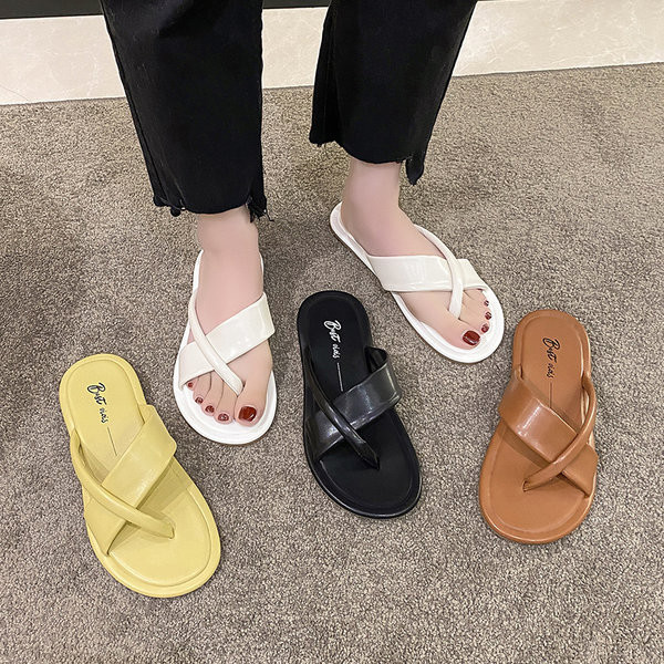 Γυναικείες παντόφλες ανάμεσα στα δάχτυλα με επίπεδη σόλα σε δύο χρώματα