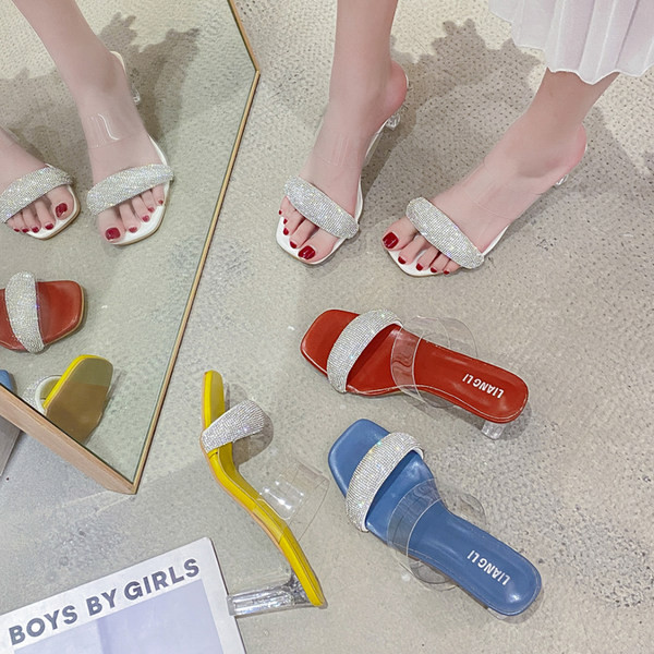 Ženske papuče sa silikonskim naramenicama i ukrasnim kamenčićima