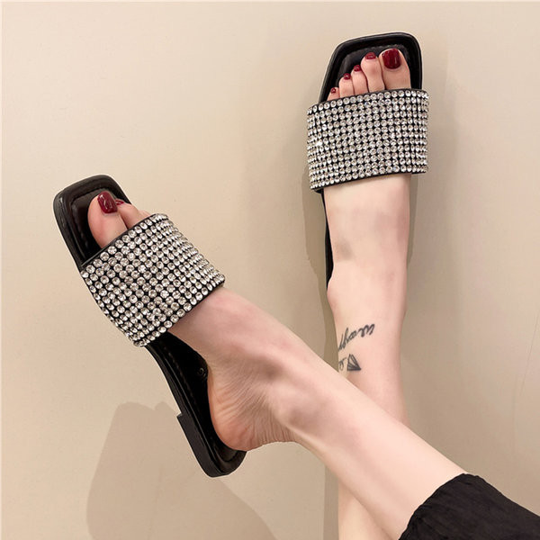 Moderne papuče s kamenčićima