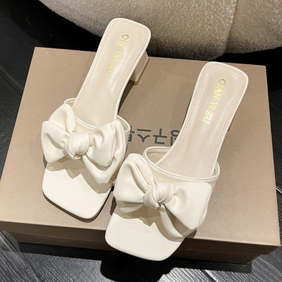 Μοντέρνες γυναικείες παντόφλες με κορδέλα και τακούνι 5 cm