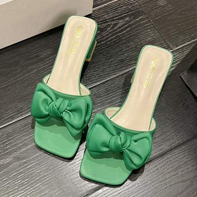 Μοντέρνες γυναικείες παντόφλες με κορδέλα και τακούνι 5 cm