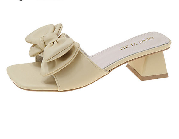 Μοντέρνες γυναικείες παντόφλες με κορδέλα και τακούνι 5 cm