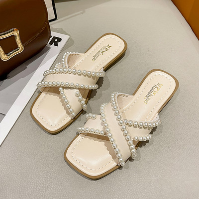 Дамски чехли на равна подметка и кръстосани каишки с перли