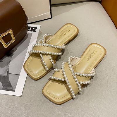 Дамски чехли на равна подметка и кръстосани каишки с перли