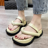 Γυναικείες παντόφλες πλατφόρμας και μαλακά λουράκια