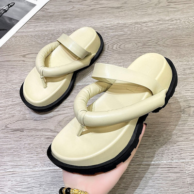 Γυναικείες παντόφλες πλατφόρμας και μαλακά λουράκια