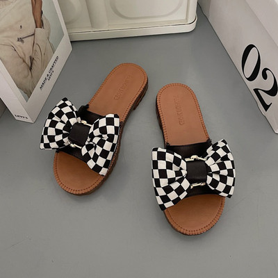 Ženske papuče s ravnim potplatom, trakom i metalnim lancem