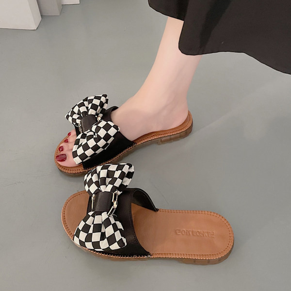 Ženske papuče s ravnim potplatom, trakom i metalnim lancem