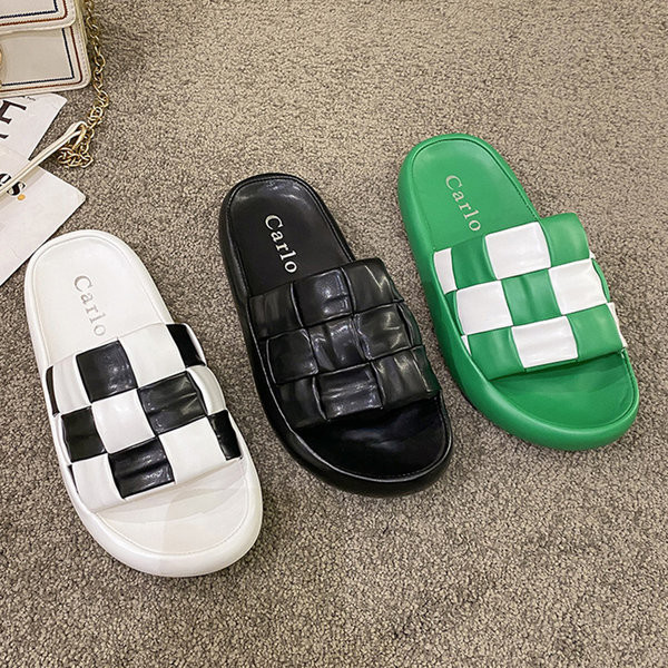 Γυναικείες παντόφλες με λουράκια από έκο δέρμα