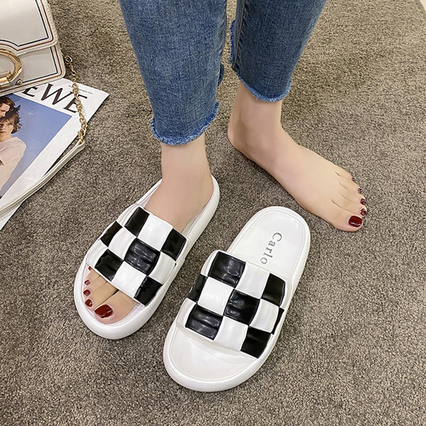 Γυναικείες παντόφλες με λουράκια από έκο δέρμα