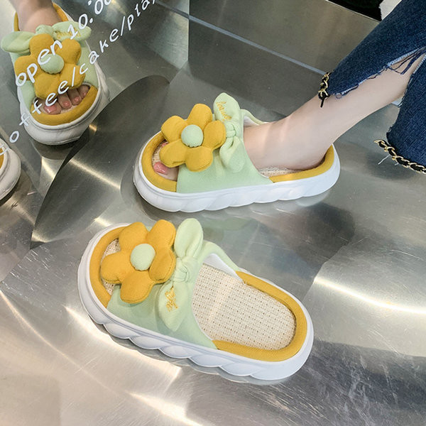 Ženske papuče s 3D cvijetom i ravnim potplatom