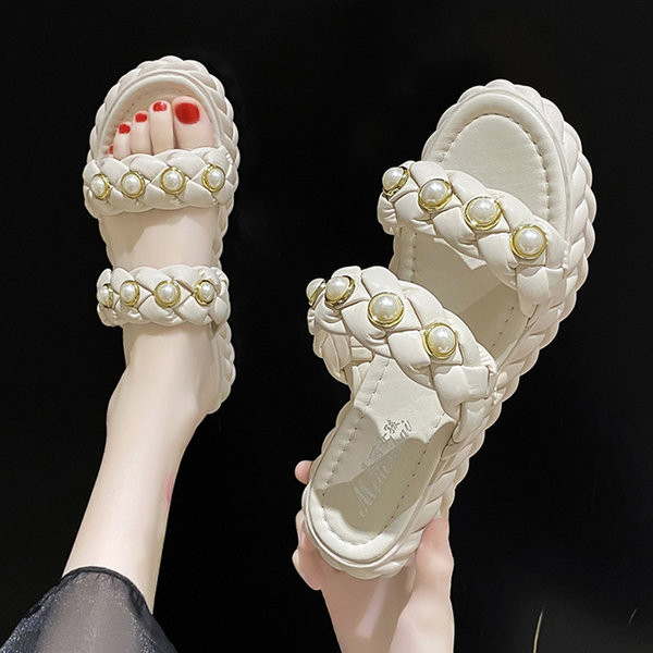 Ženske papuče s pletenim naramenicama i perlama