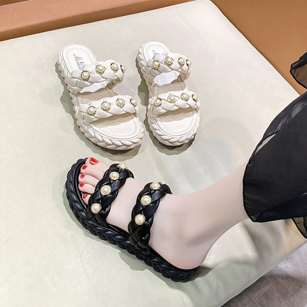 Ženske papuče s pletenim naramenicama i perlama