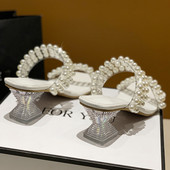 Κομψές παντόφλες με μη τυποποιημένο τακούνι και λουράκια σιλικόνης με πέρλες