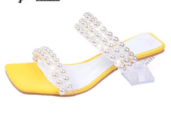 Κομψές παντόφλες με μη τυποποιημένο τακούνι και λουράκια σιλικόνης με πέρλες