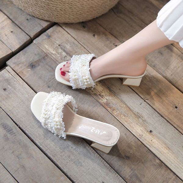 Uus mudel pärlitega ja 4,5 cm kõrge kontsaga naiste sussid