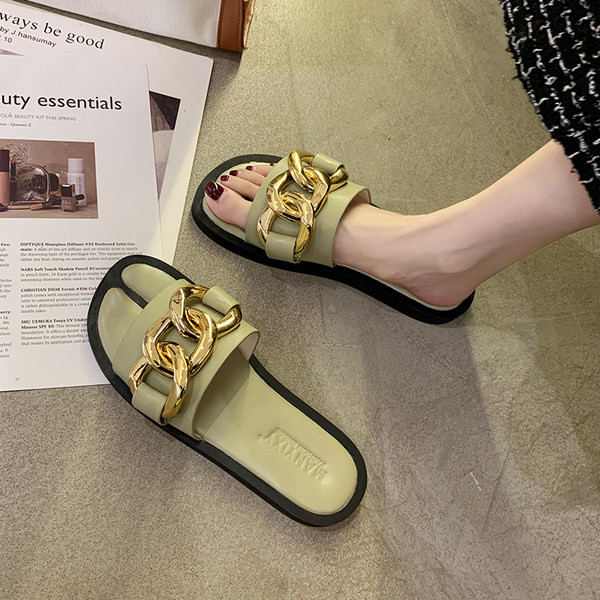 Дамски чехли с равна подметка и метална верига 