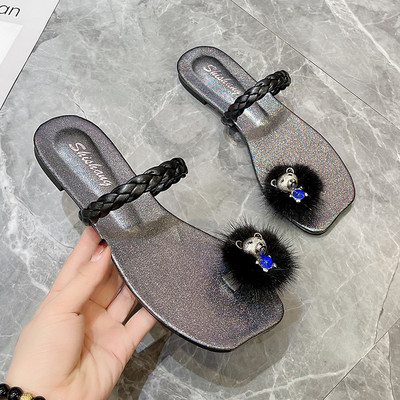 Ženske papuče s ukrasom i puhom