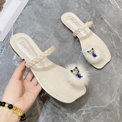 Ženske papuče s ukrasom i puhom