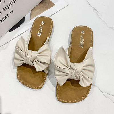 Ženske papuče s ravnim potplatom i trakom pogodne za svakodnevnu upotrebu