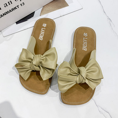 Ženske papuče s ravnim potplatom i trakom pogodne za svakodnevnu upotrebu