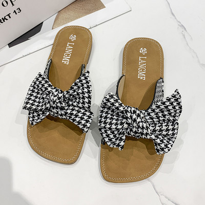 Ženske papuče s ravnim potplatom i trakom pogodne za svakodnevnu upotrebu