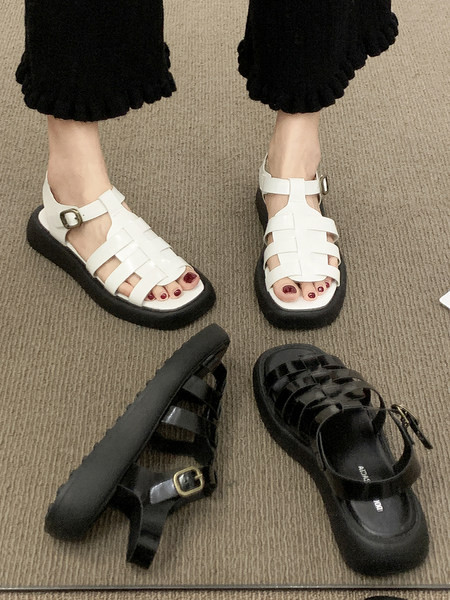 Ежедневни сандали с равна подметка и катарама от еко кожа 