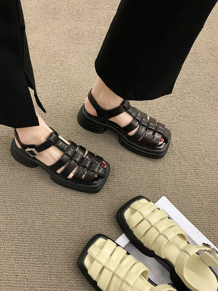 Нов модел дамски сандали с кожени каишки