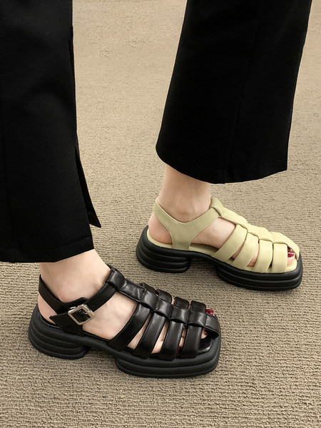 Нов модел дамски сандали с кожени каишки