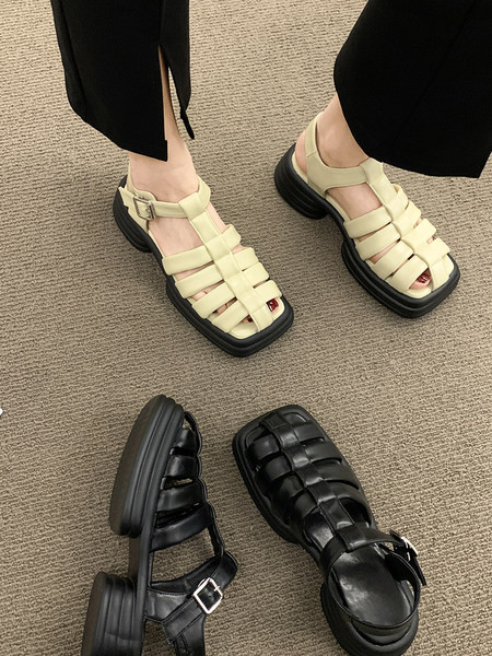 Нов модел дамски сандали с кожени каишки