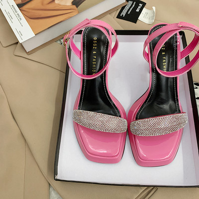 Κομψά γυναικεία πέδιλα με πέτρες και τακούνι 9,5 cm