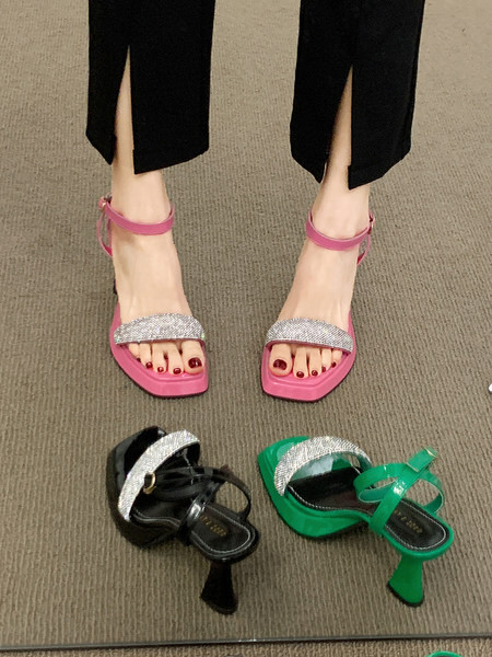 Κομψά γυναικεία πέδιλα με πέτρες και τακούνι 9,5 cm