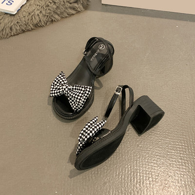 Γυναικεία πέδιλα με κορδέλα και τακούνι 6,5 cm