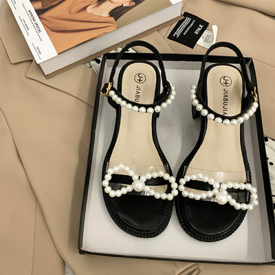 Μοντέρνα σανδάλια με χοντρό τετράγωνο τακούνι και διακόσμηση με πέρλες