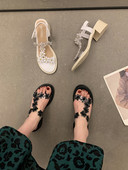 Moodsad 3D lilledega sandaalid