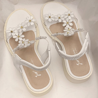 Moodsad 3D lilledega sandaalid