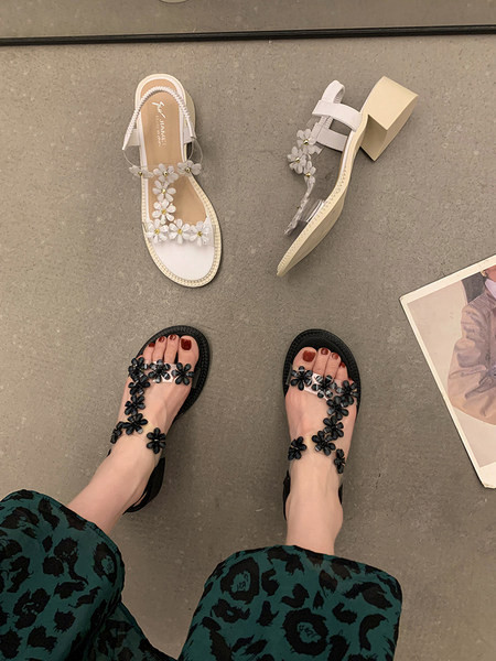 Moodsad 3D lilledega sandaalid