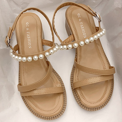 Dekoratiivpärlitega naiste sandaalid