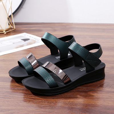 Γυναικεία casual πέδιλα δύο μοντέλων με φλατ σόλα