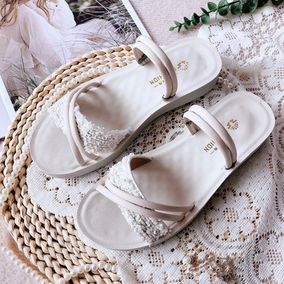 Γυναικεία casual πέδιλα δύο μοντέλων με φλατ σόλα