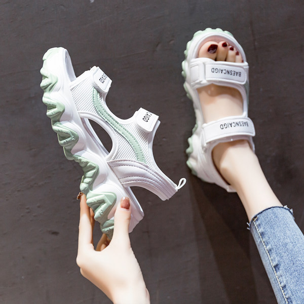 Ženske sportske sandale na čičak