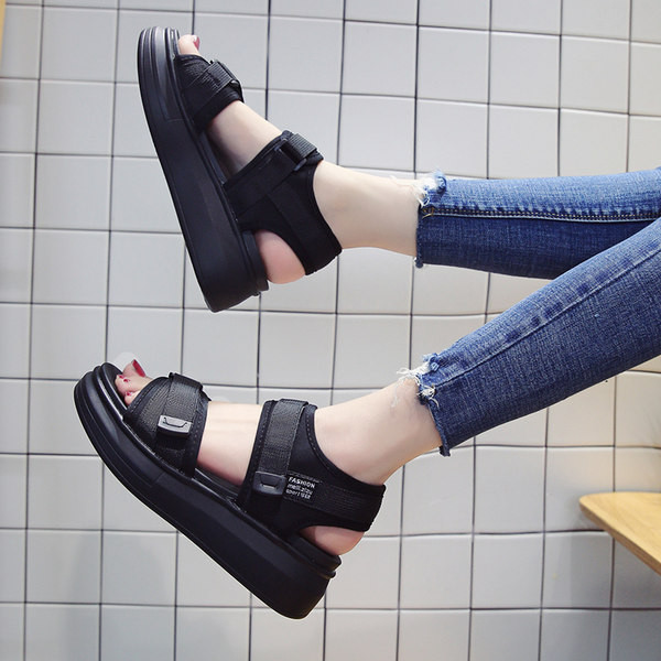 Ležerne sandale na čičak - za žene