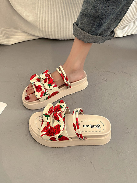 Laisvalaikio sandalai su spalvotu raštu moterims