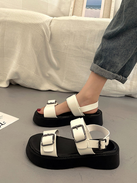 Ženske ležerne sandale s platformom i kopčama