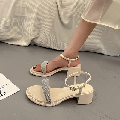 Γυναικεία πέδιλα με χοντρό τετράγωνο τακούνι 5 cm και διακοσμητικές πέτρες