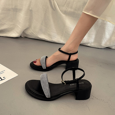 Γυναικεία πέδιλα με χοντρό τετράγωνο τακούνι 5 cm και διακοσμητικές πέτρες