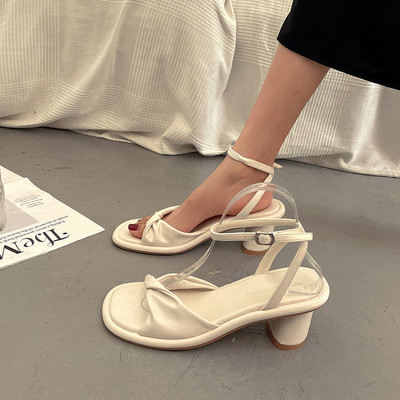 Γυναικεία έκο δερμάτινα σανδάλια με τακούνι