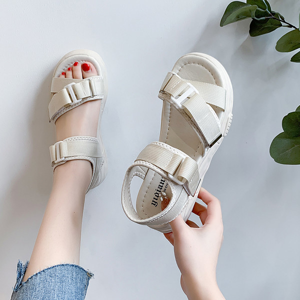 Ležerne sandale s tekstilnim remenima i čičkom