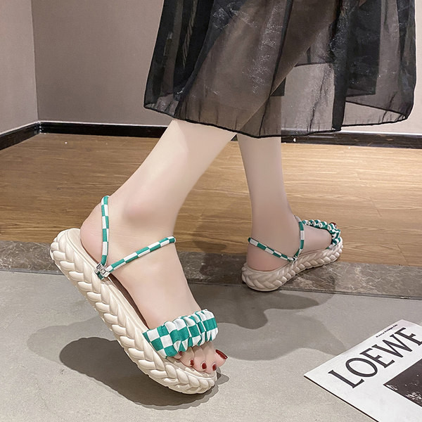 Γυναικεία πέδιλα με ίσια σόλα κατάλληλα για καθημερινή χρήση