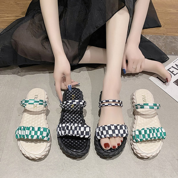 Γυναικεία πέδιλα με ίσια σόλα κατάλληλα για καθημερινή χρήση